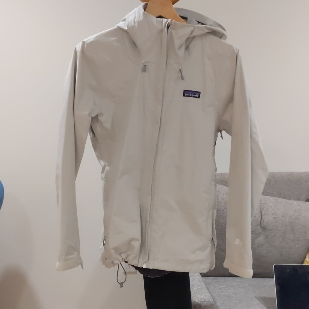Patagonia windbreaker white